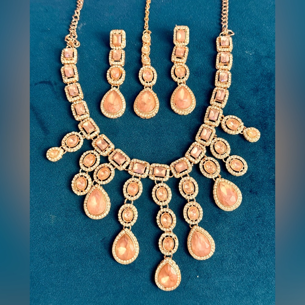 Elegant Gold and Peach Jewelry Set